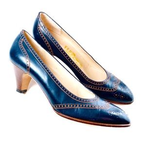 Salvatore Ferragamo Vintage Navy Pumps Sz 6AA